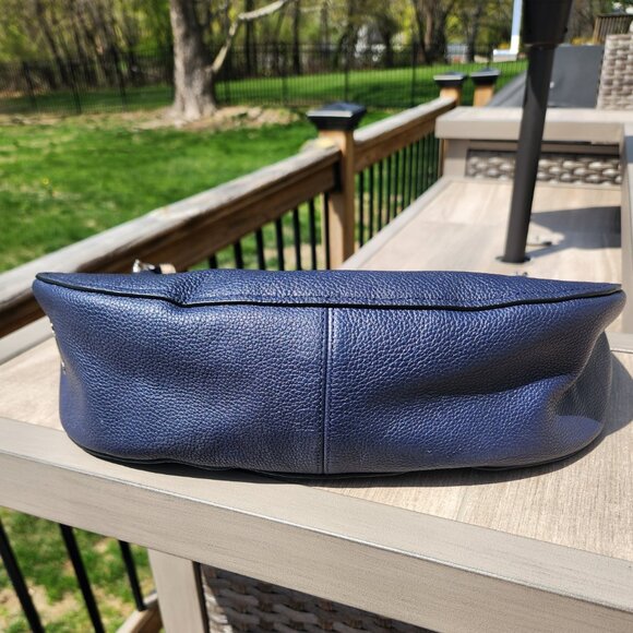 Coach New York Turn-lock Hobo Bag Pebbled Navy - Picture 7 of 9